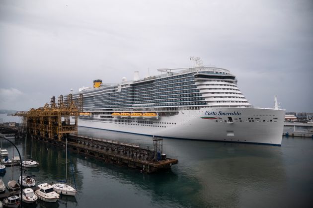 Le navire de croisière Costa Smeralda, ici quittant le port de Savone en Italie, le 1er mai 2021.