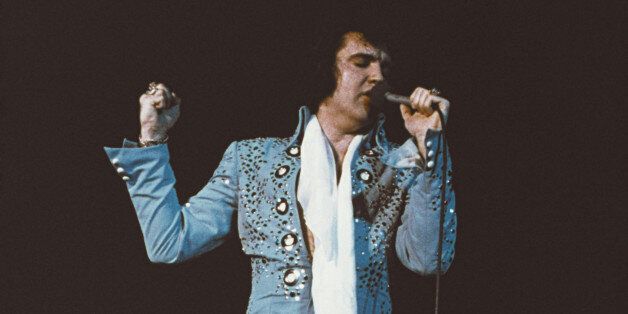 American singer Elvis Presley (1935 - 1977) performing on stage, circa 1972. (Photo by Fotos International/Archive Photos/Getty Images)