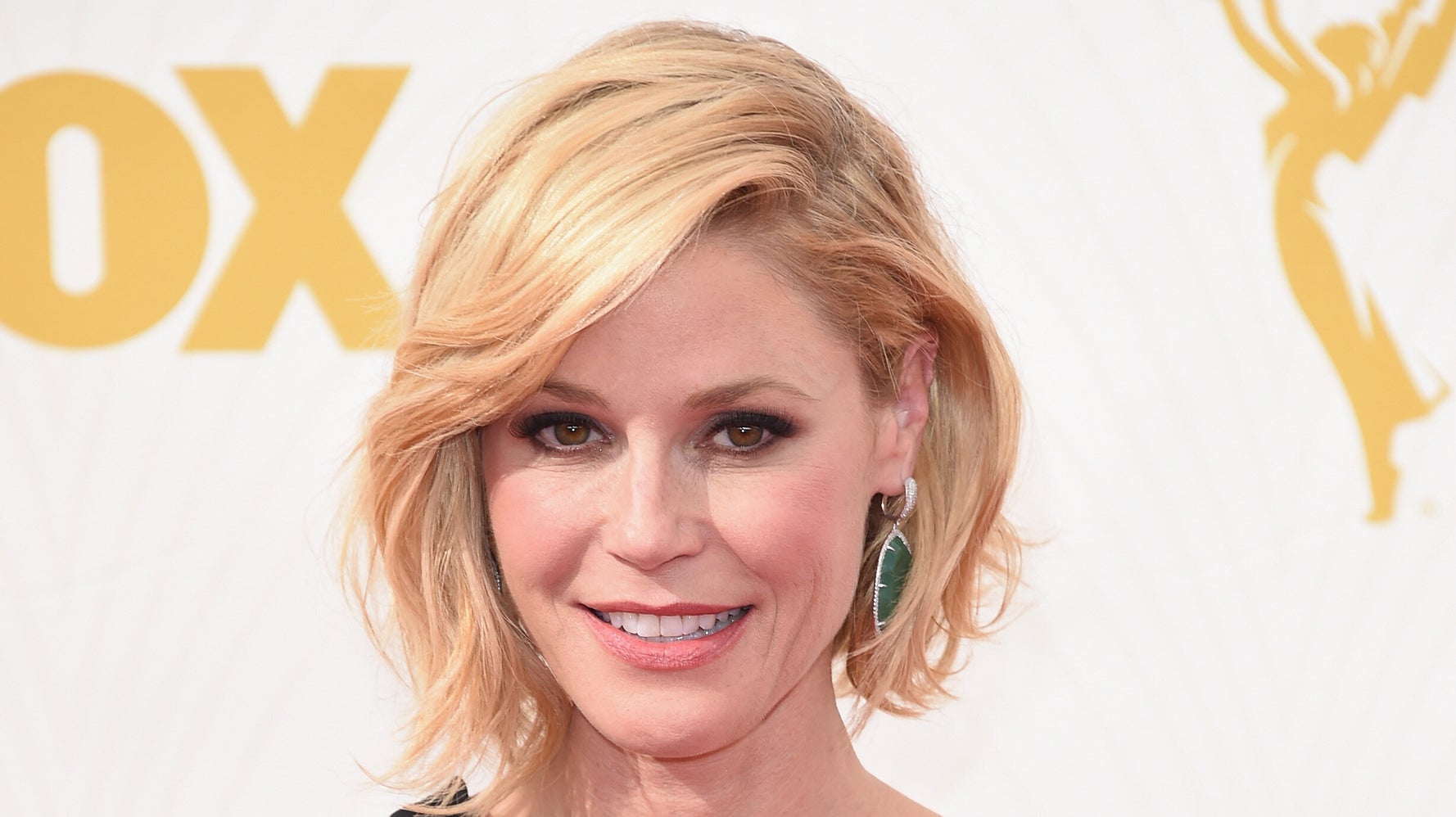 'Modern Family' Star Julie Bowen Helps Woman Who Fainted On A Hike