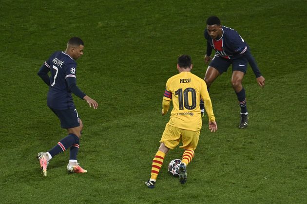 Cinq mois après avoir affronté le PSG en Ligue des Champions avec Barcelone, Lionel Messi rejoint Paris et Kylian Mbappé. 