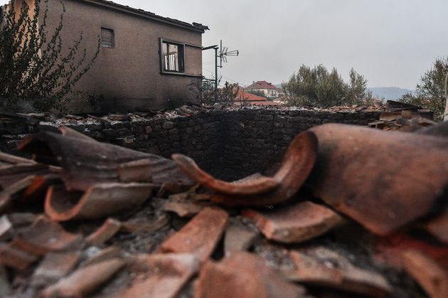 Φωτιές στη Γορτυνία: 21 εκκενώσεις μετά και ένα τεράστιο πύρινο μέτωπο που