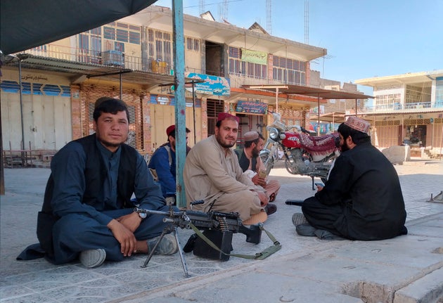 Μαχητές Ταλιμπάν εγκατεστημένοι...