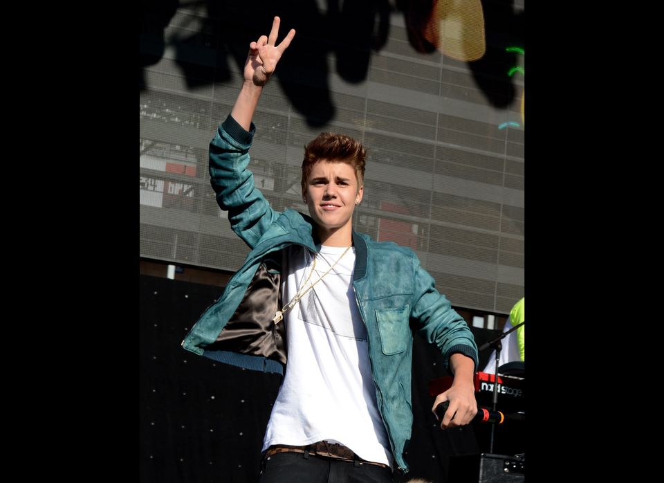 Justin Bieber enseña su ropa interior en pleno concierto (VIDEO) | HuffPost  Voices
