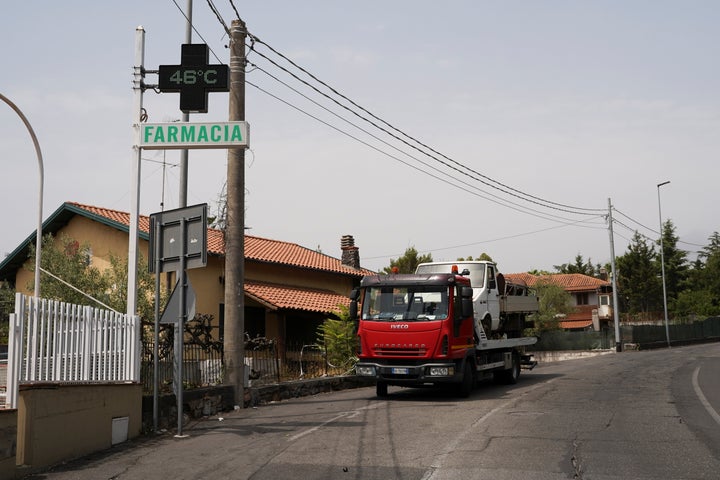 46 βαθμούς Κελσίου δείχνει θερμόμετρο στην πόλη Nicolosi, της Νοτίου Ιταλίας, 11 Αυγούστου, 2021. REUTERS/Antonio Parrinello