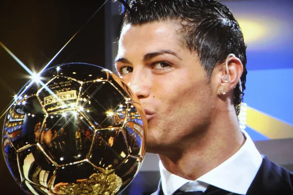 Lo amas o lo odias: 29 GIFs de Cristiano Ronaldo que explican por qué  despierta pasiones