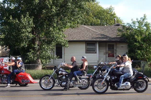 Des motards assistant au 81e rallye annuel de Sturgis, dans le Dakota du Sud, le 10 août 2021.