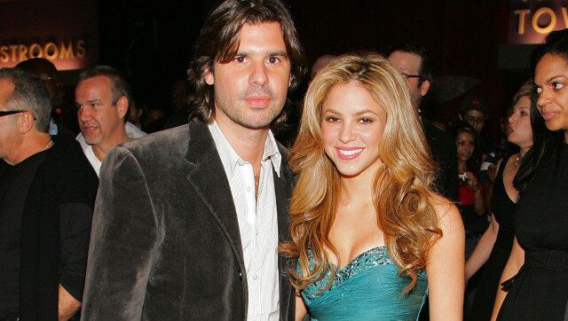 LAS VEGAS - NOVEMBER 06: Singer Shakira (R) and Antonio de la Rua arrive at 'An Evening of Love', benefitting The Bare Feet Foundation, featuring a special screening of 'Love in the Time of Cholera' and a special performance by Shakira held at Rain Nightclub inside the Palms Casino Resort on November 6, 2007 in Las Vegas, Nevada. (Photo by Ethan Miller/Getty Images for CineVegas)