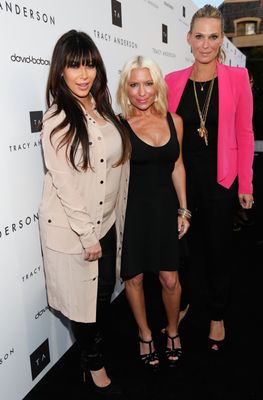 Calça transparente de Kim Kardashian revela fio dental em cliques  indiscretos - Quem