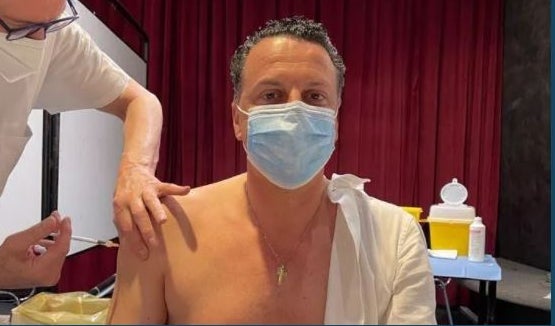 Il sindaco che regala un buono da 10 euro a chi si vaccina E paga lui - Vimarsana News