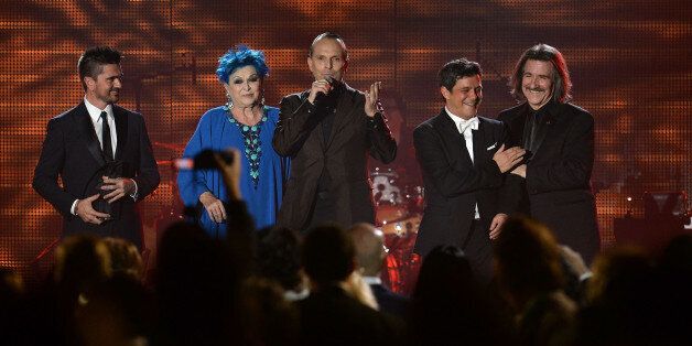 Recording artist Juanes, actress Lucia Bose, honoree Miguel Bose, recording artist Alejandro Sanz and Chairman of the Latin Recording Academy Luis Cobos onstage at the 2013 Latin Recording Academy Person of the Year Tribute Gala, November 20, 2013 at the Mandalay Bay Resort and Casino in Las Vegas, Nevada. The 2013 Latin Recording Academy Person of the Year honoree him. AFP PHOTO / Valerie Macon