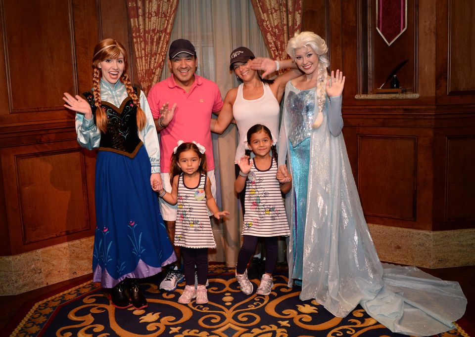 La familia entera junto a las princesas