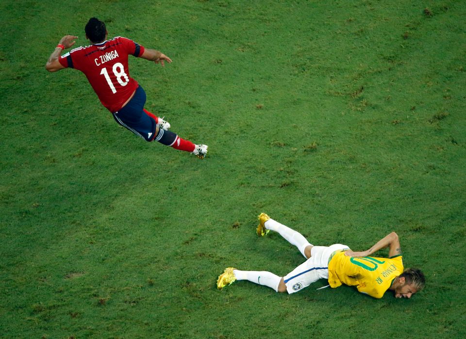 Neymar con la columna fracturada