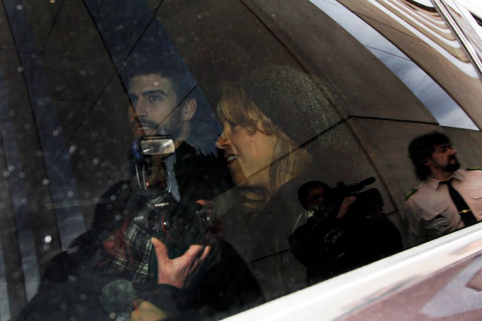 Shakira y Piqué saliendo del hospital cuando nació Milan