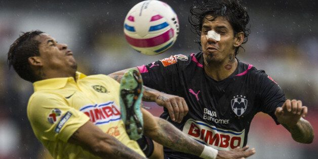 MEXICO CITY, MEXICO - OCTOBER 18: Michael Arroyo of America (L) fights for the ball with Victor Ramos of Monterrey (R) during a match between America and Monterrey as part of 13th round Apertura 2014 Liga MX at Azteca Stadium on October 18, 2014 in Mexico City, Mexico. (Photo by Miguel Tovar/LatinContent/Getty Images)
