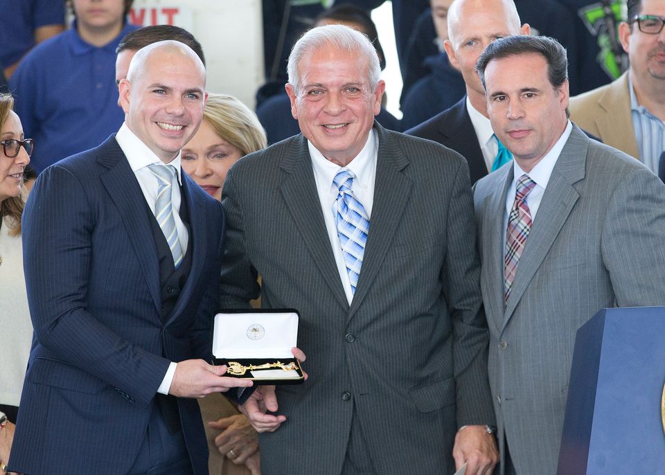 Pitbull recibe la llaves de la Ciudad de Miami