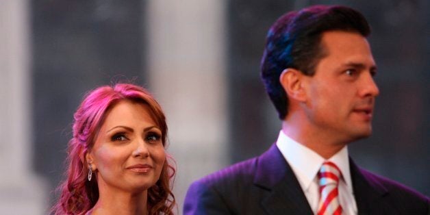 TOLUCA, MEXICO - JUNE 24: Actress Angelica Rivera and governor Enrique Pena Nieto during the ceremony of the awards Mexicanas, Mujeres De Valor at Auditorio Morelos on June 24, 2009 in Toluca, Mexico. The couple are getting married on November 27, 2010. (Photo by Angel Delgado/Clasos.com/LatinContent/Getty Images)