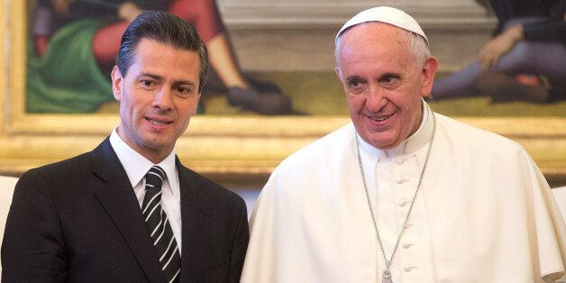 Pope Francis poses for photographers with Mexico's President Enrique Pena Nieto, center, and Mexico's First Lady Angelica Rivera, first left, on the occasion of their private audience in the pontiff's private library at the Vatican, Saturday, June 7, 2014. (AP Photo/ Claudio Peri, Pool)