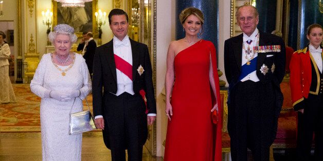 Britain's Queen Elizabeth II, left, and her husband, Britain's Prince Philip, Duke of Edinburgh, right, pose for a photograph with Mexican President, Enrique Pena Nieto, 2nd left, and his wife Angelica Rivera, before a State Banquet at Buckingham Palace in London, Tuesday, March 3, 2015. The Mexican President is on the first full day of engagements on his state visit to Britain. (AP Photo/Justin Tallis, Pool)