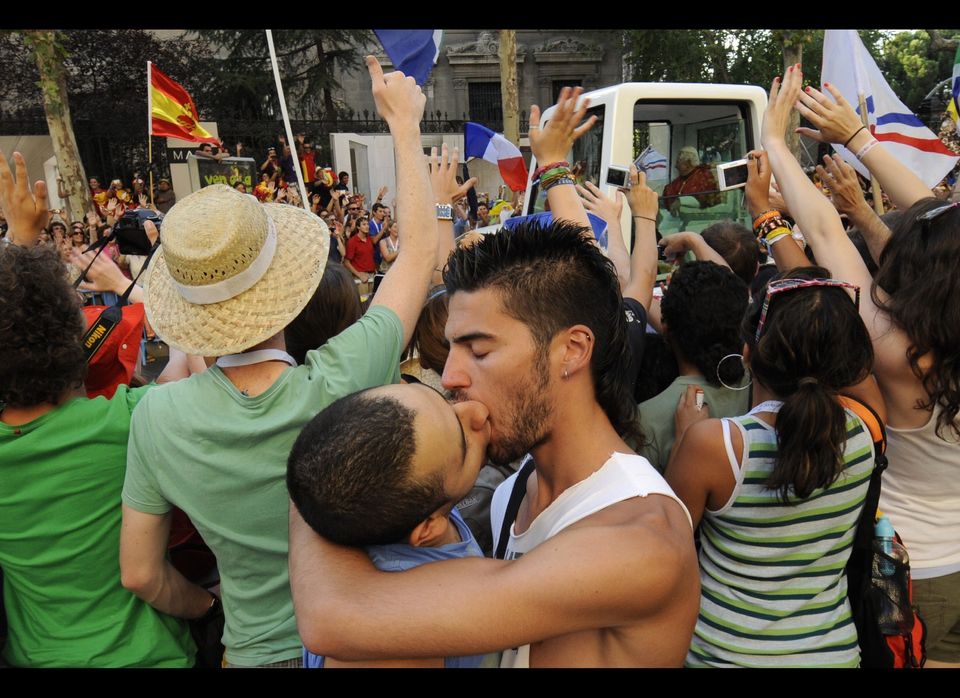 Besazo en España ante el Papa