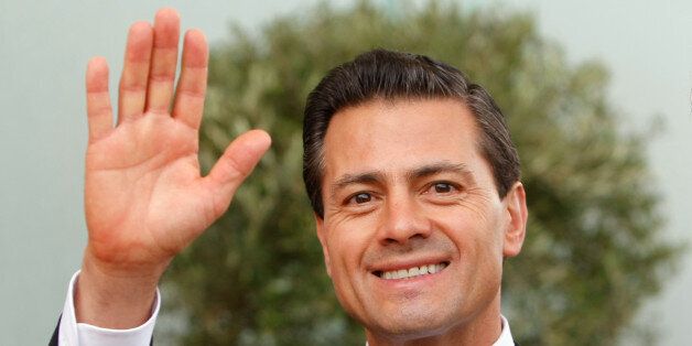 Mexican President Enrique Pena Nieto waves during a visit at the Villa Mediterranee, in Marseille, southern France, Wednesday, July 15, 2015.(AP photo/Claude Paris)