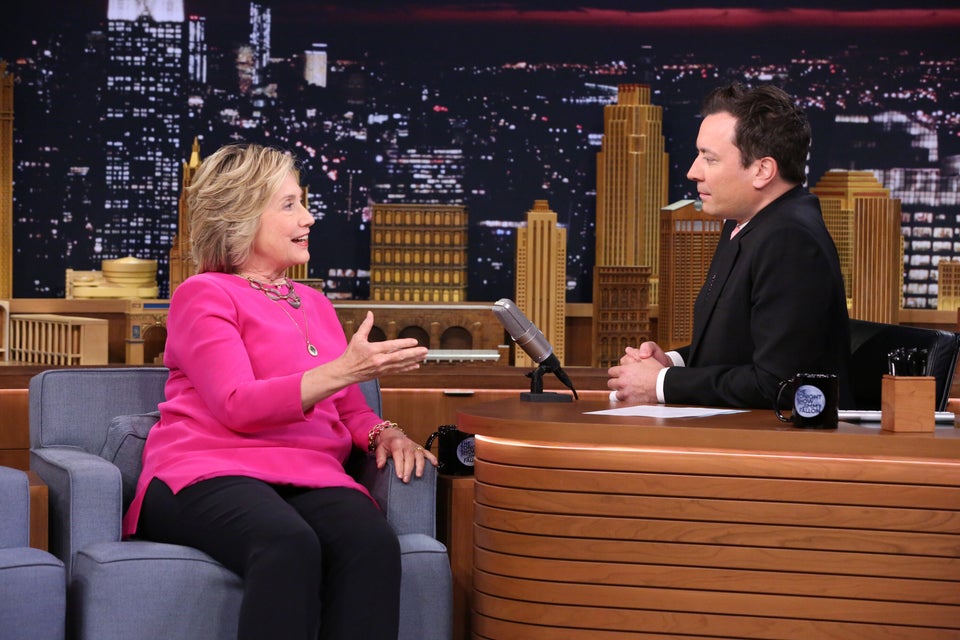 Hillary Clinton habla del escándalo de los emails con Jimmy Fallon ...