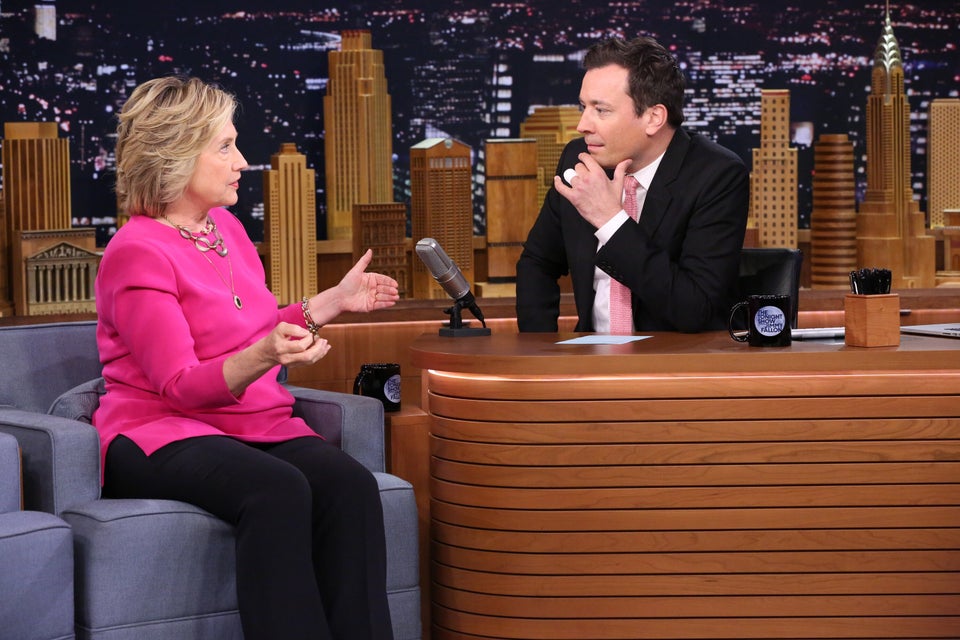 Hillary Clinton habla del escándalo de los emails con Jimmy Fallon ...