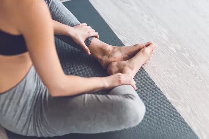 Postura de la mariposa (<em>Baddha Konasana</em>)
