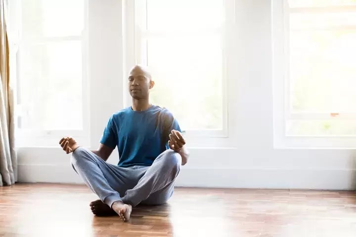 Postura fácil (Sukhasana)