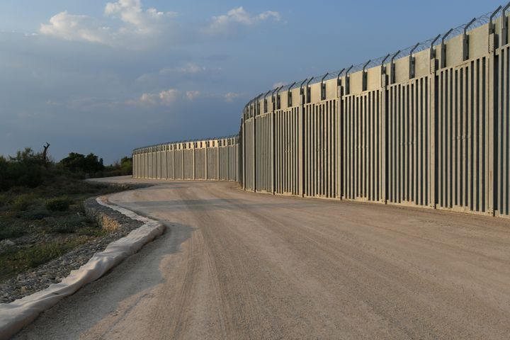 Ο φράχτης που χωρίζει την Ελλάδα απο΄την Τουρκία στα σύνορα του νομού Έβρου. 10 Αυγούστου 2021. REUTERS/Alexandros Avramidis