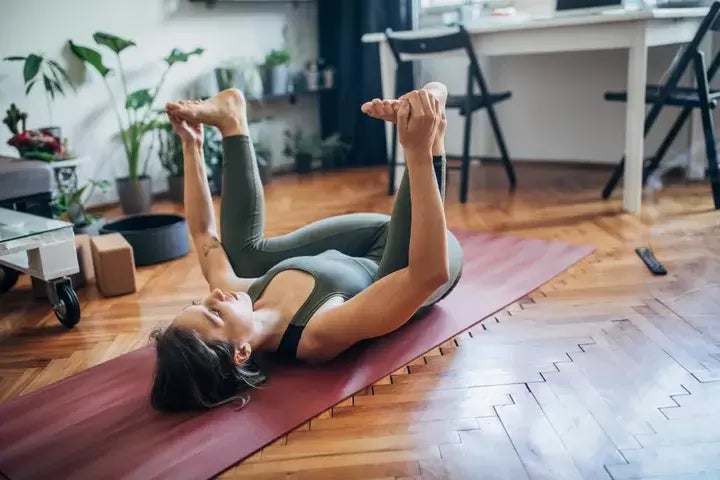 Postura del bebé feliz (<em>Ananda Balasana</em>)