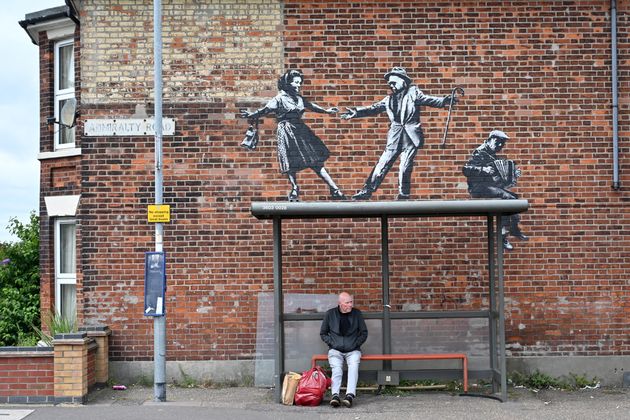 Le street artiste Banksy a confirmé via une vidéo Instagram être l'auteur d'une série d'œuvres apparues ces derniers semaines en Angleterre.