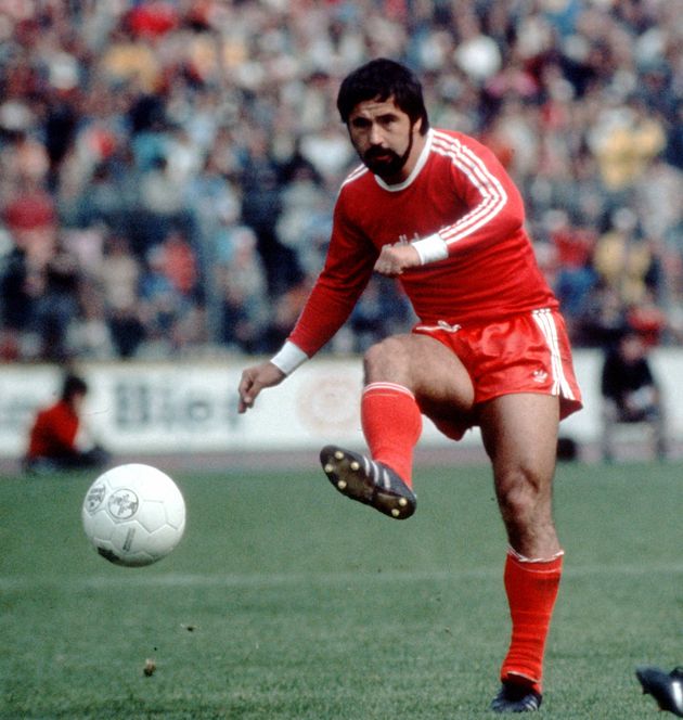 C'est surtout sous le maillot rouge du Bayern Munich que Gerd Müller a écrit sa légende, et celle de son club, devenu l'institution qu'il est aujourd'hui grâce aux talents de buteur de 