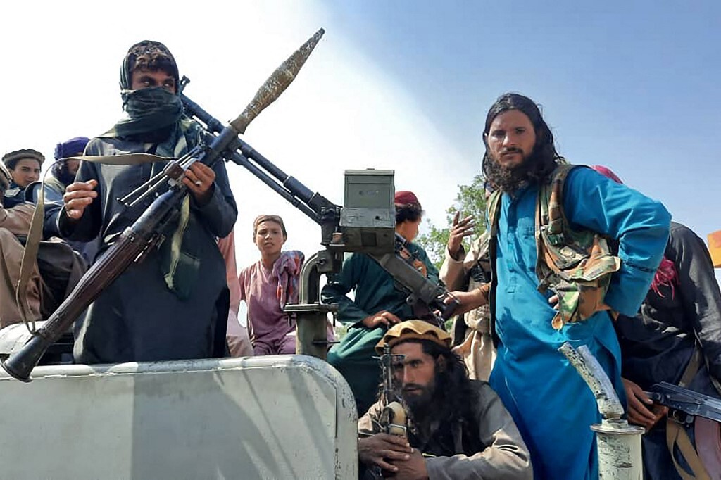 En Afghanistan, les talibans ont isolé Kaboul en deux semaines