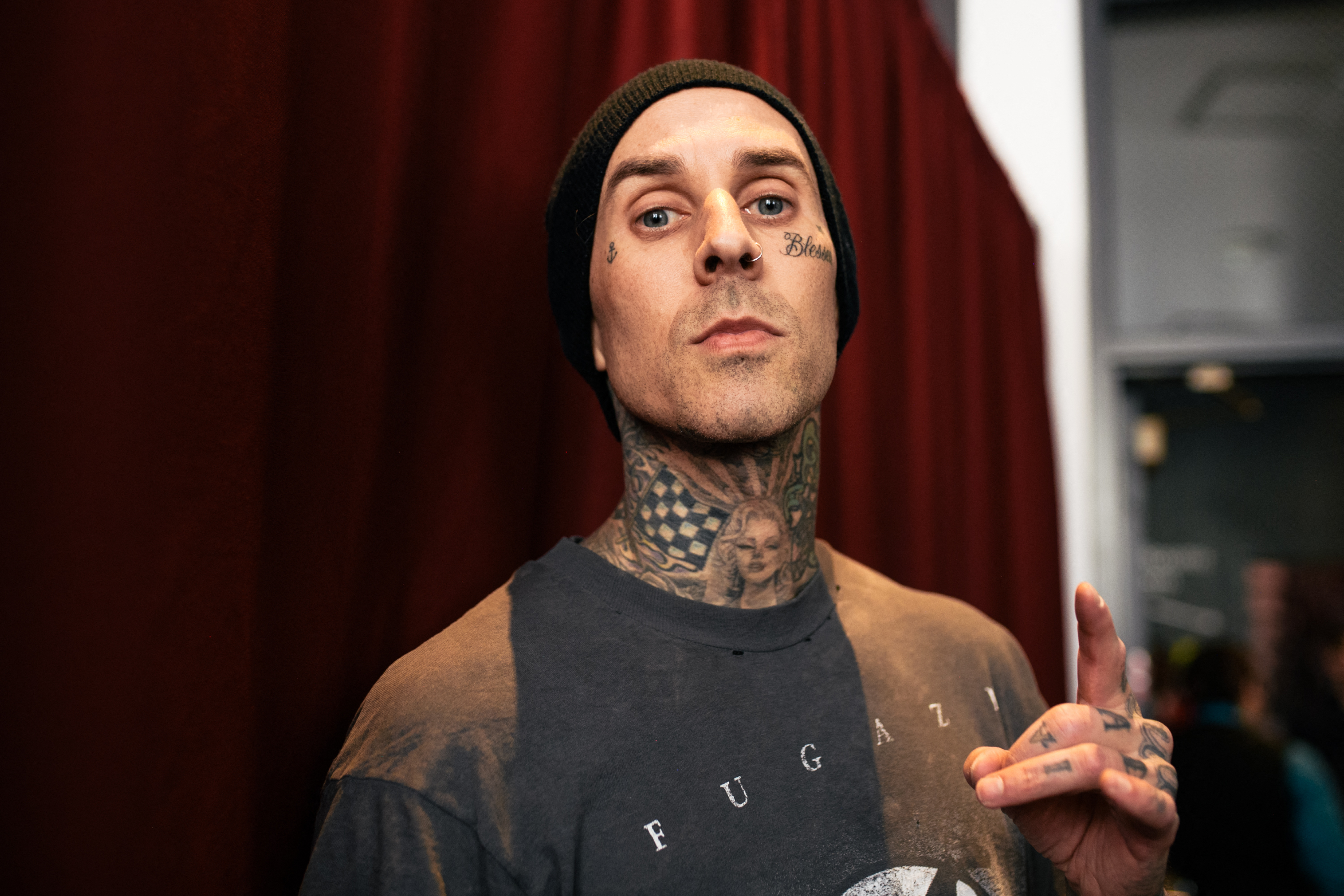 Travis Barker reprend l'avion pour la 1ère fois depuis son crash en 2008