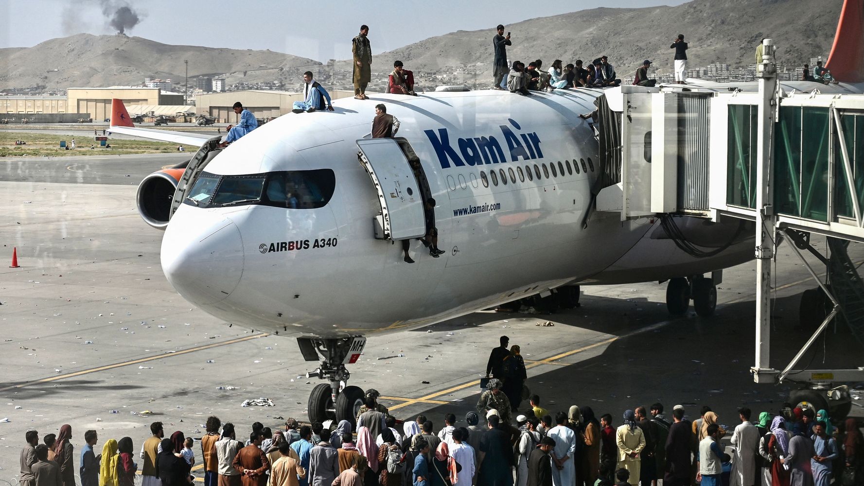 Photos Capture The Disintegration Of Kabul As Thousands Try To Flee