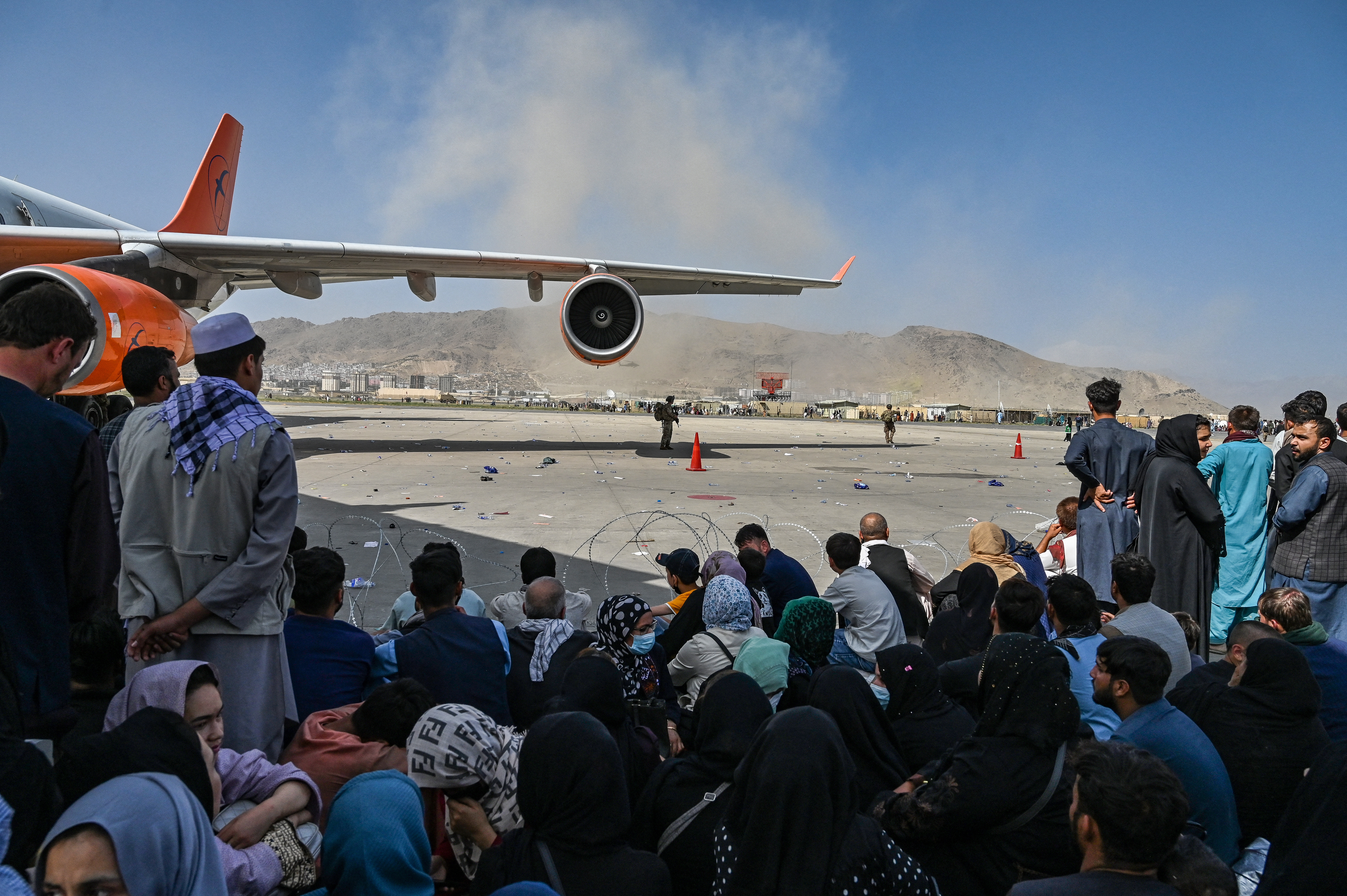 Afghanistan: à l'aéroport de Kaboul, les vols civils et militaires suspendus