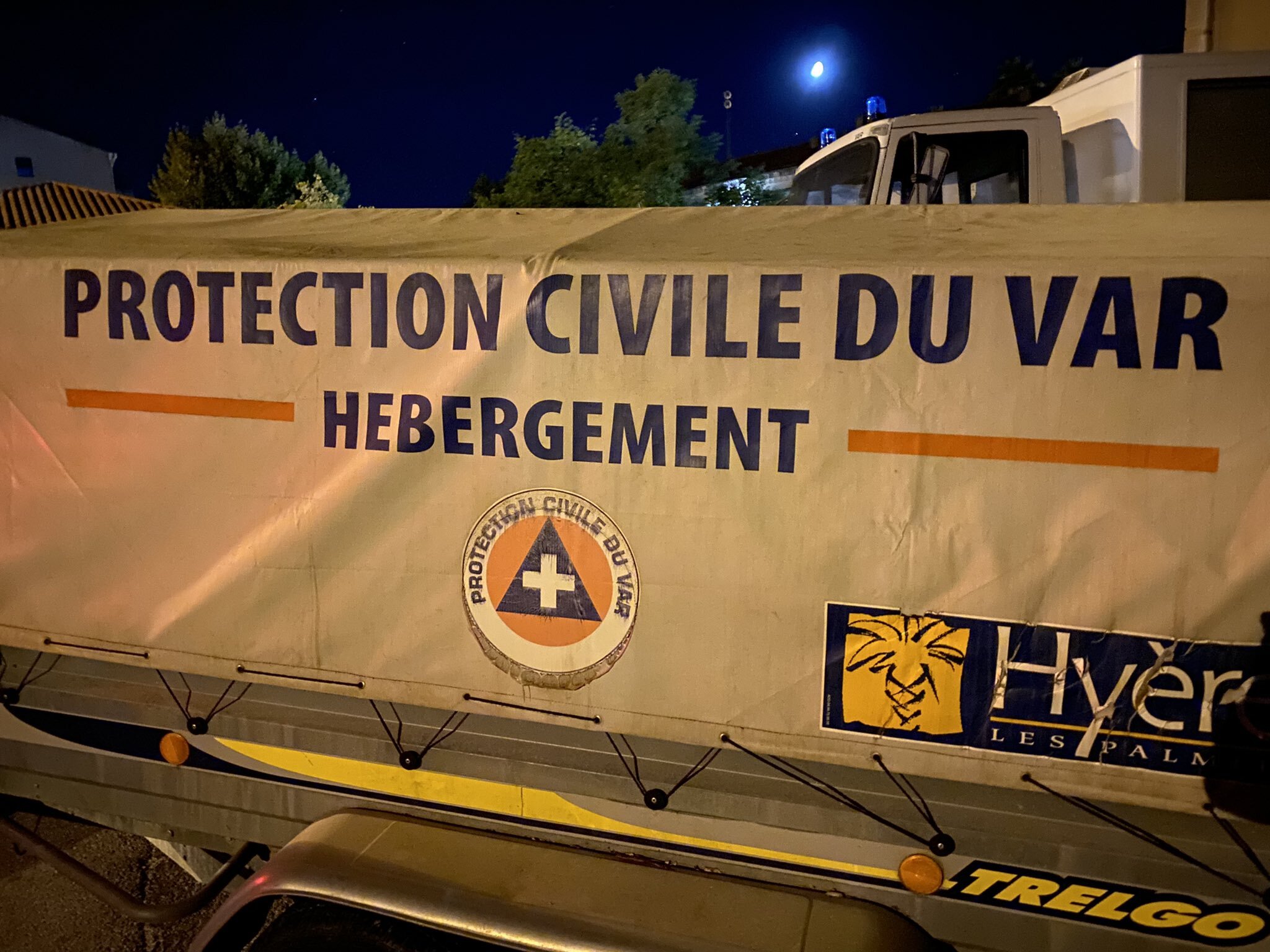 Incendie dans le Var: des milliers de personnes évacuées préventivement