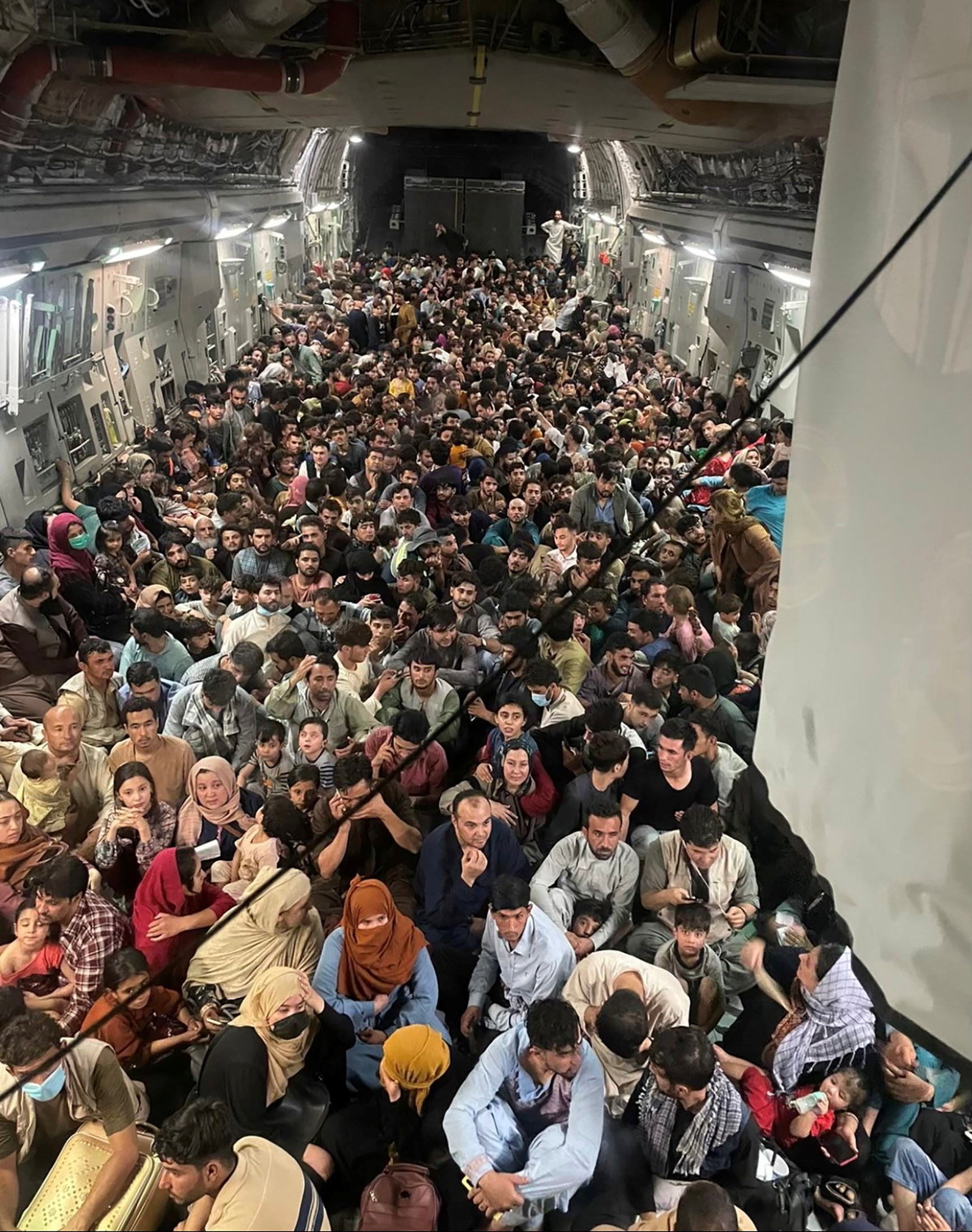 Extraordinary Photo Shows 640 Afghans Fleeing Kabul On Packed US Plane ...