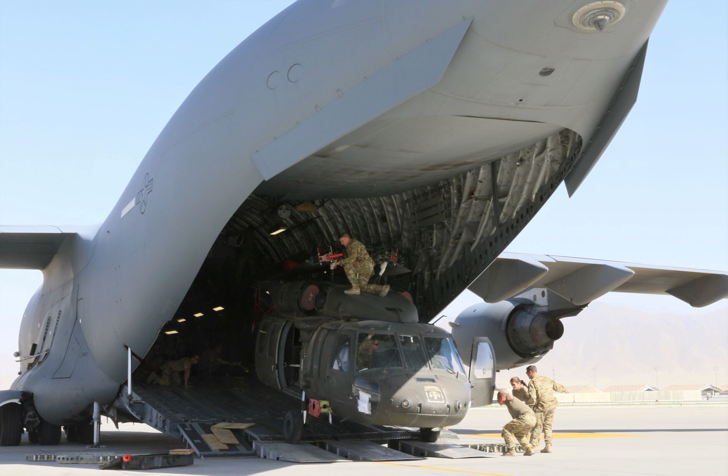 Chaos à Kaboul: un corps trouvé dans le train d'atterrissage d'un C-17 américain