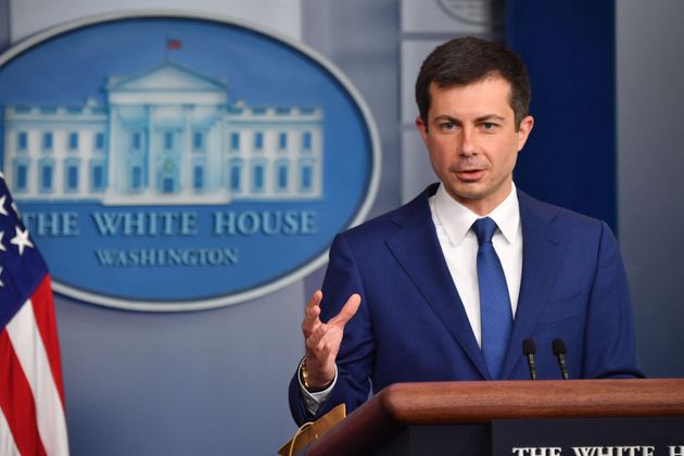 Pete Buttigieg, le 1er ministre ouvertement homosexuel aux Etats-Unis annonce être devenu père