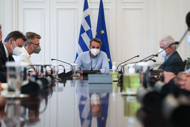 Ο πρωθυπουργός Κυριάκος Μητσοτάκης προεδρεύει σε σύσκεψη με θέμα την ανασυγκρότηση των πυρόπληκτων περιοχών...
