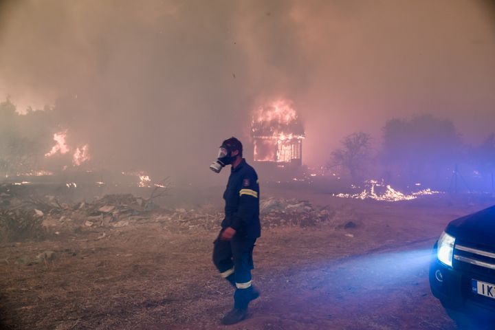 Πυρκαγιά στα Βίλια. Τετάρτη 18 Αυγούστου 2021 (EUROKINISSI / ΜΙΧΑΛΗΣ ΚΑΡΑΓΙΑΝΝΗΣ)