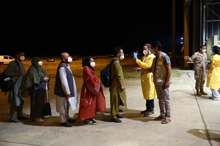 Españoles y colaboradores repatriados.