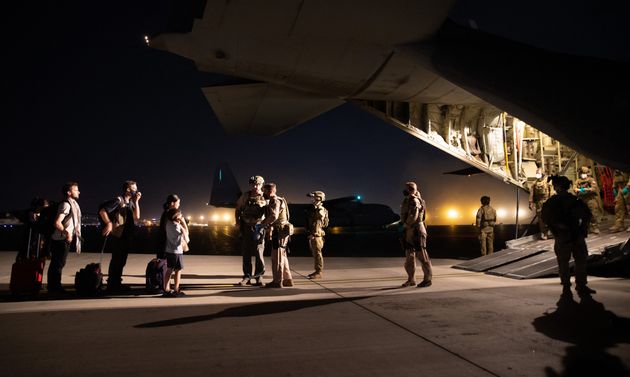 Photo prise le 18 août 2021 à l'aéroport de Kaboul et montrant une évacuation par l'Australie.