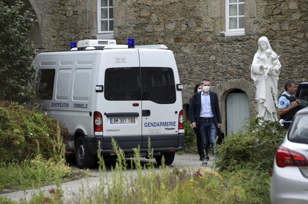 Des gendarmes à Saint-Laurent-sur-Sevre, après le meurtre du prêtre Olivier Maire, le 9 août 2021