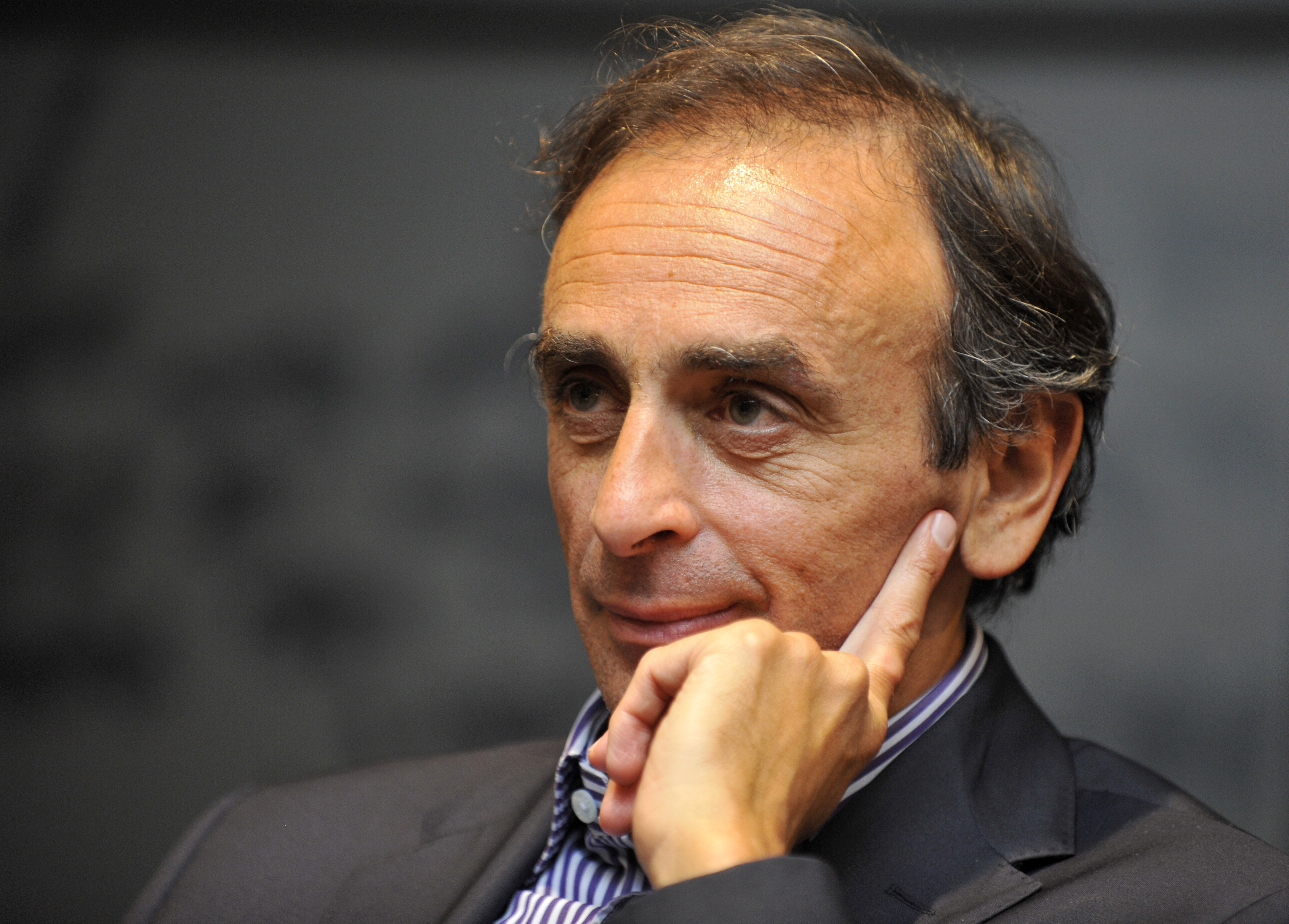 Zemmour accuse Instagram d'avoir censuré son compte, la firme dit investiguer