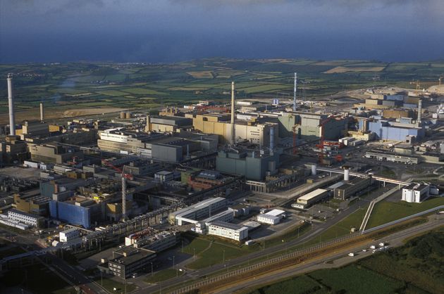 Vue de l'usine de retraitement de combustible nucléaire de la Hague, dans la Manche, France. (Photo by François BIBAL/Gamma-Rapho via Getty Images)