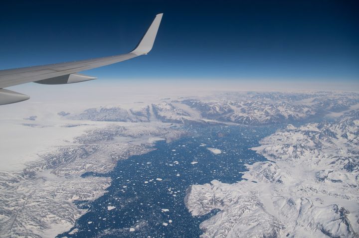 Πάγοι που λιώνουν από λήψη αεοροπλάνου στη Γροιλανδία 20, Μαΐου 2021. Saul Loeb/Pool via REUTERS