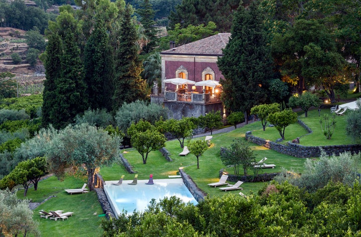 Monaci delle Terre Nere.