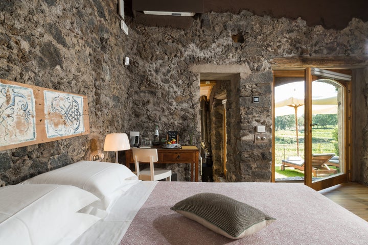 Monaci delle Terre Nere.